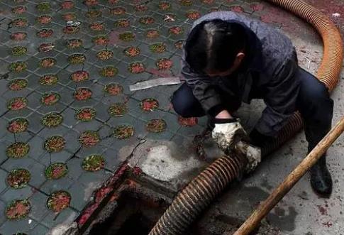 永宁高压清洗管道公司分享下为什么要高压清洗板换